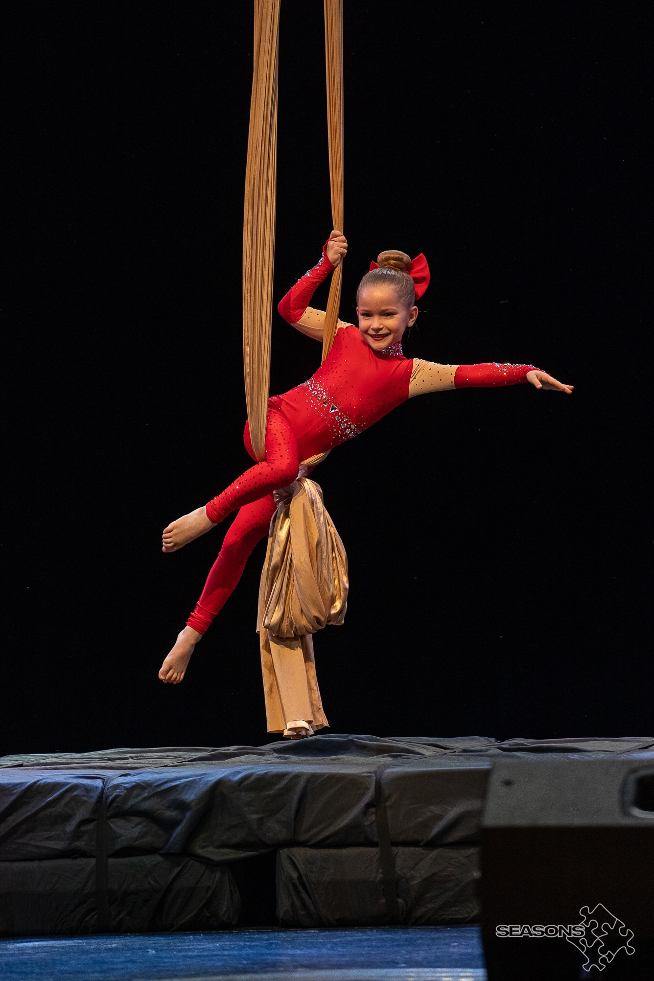 Воздушная гимнастика. Репортажный фотограф в Новосибирске Максим Денисенко