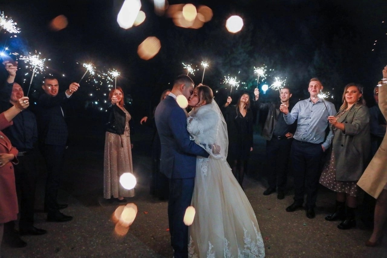   Авторские свадебные фото в Дубне Дмитрове Лобне – первый танец и искренние эмоции молодоженов  Love-story и семейные фото в Дмитрове – романтика и гармония от профессионального фотографа  Выездная фотосъемка мероприятий в Лобне Дубне Дмитрове – свадьбы праздники и живые истории  Современная свадебная фотография в трех городах – Дмитров Лобня Дубна с естественной ретушью  Фотосессии для пар на природе и в городе – креативные идеи от фотографа Дмитров Лобня Дубна  Эмоциональная репортажная съемка свадеб в Дубне – моменты счастья и авторский подход