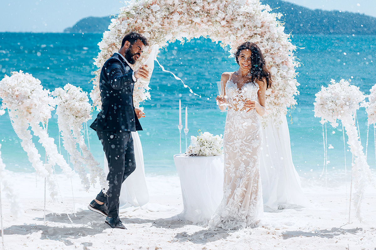 Wedding ceremony for a couple from Turkey in Phuket. Photographer in Phuket. Photographer Thailand
