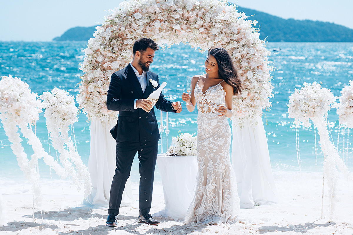 Wedding ceremony for a couple from Turkey in Phuket. Photographer in Phuket. Photographer Thailand
