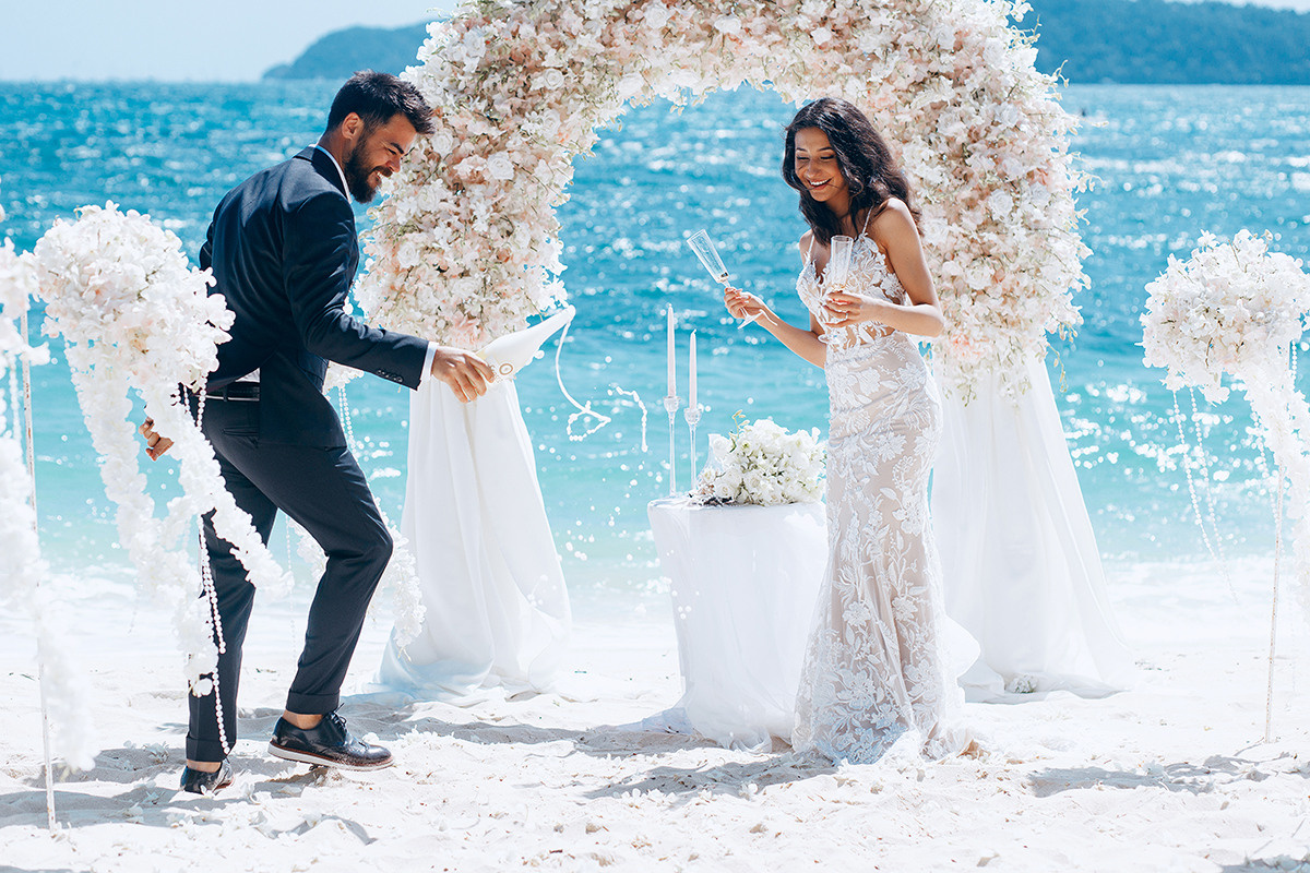 Wedding ceremony for a couple from Turkey in Phuket. Photographer in Phuket. Photographer Thailand