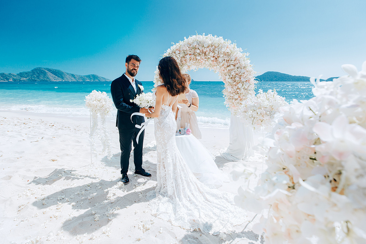 Wedding ceremony for a couple from Turkey in Phuket. Photographer in Phuket. Photographer Thailand