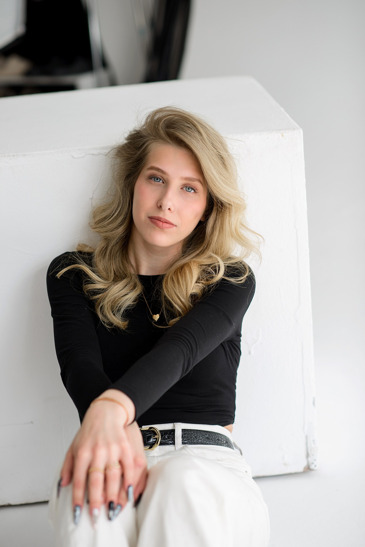 photo shoot in the studio foe woman, young girl