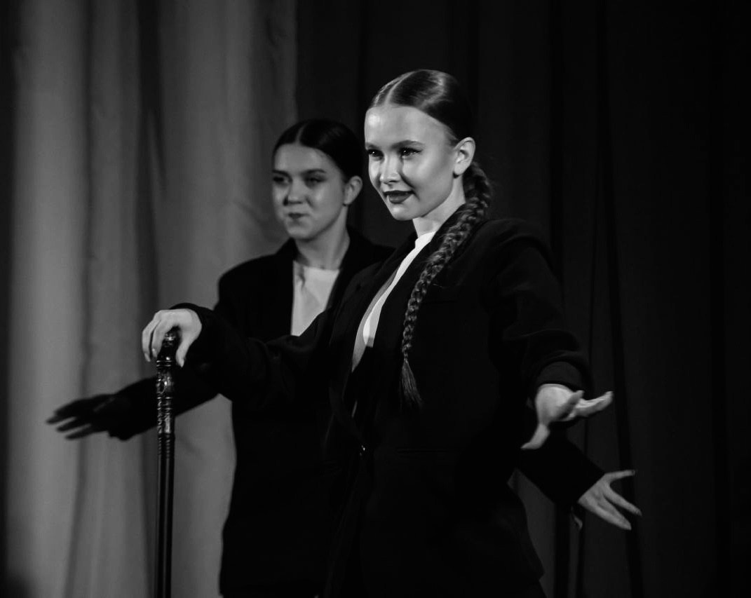 Выступления на сценах и уличных площадках. Танцевальная шоу-группа «GRANAT»