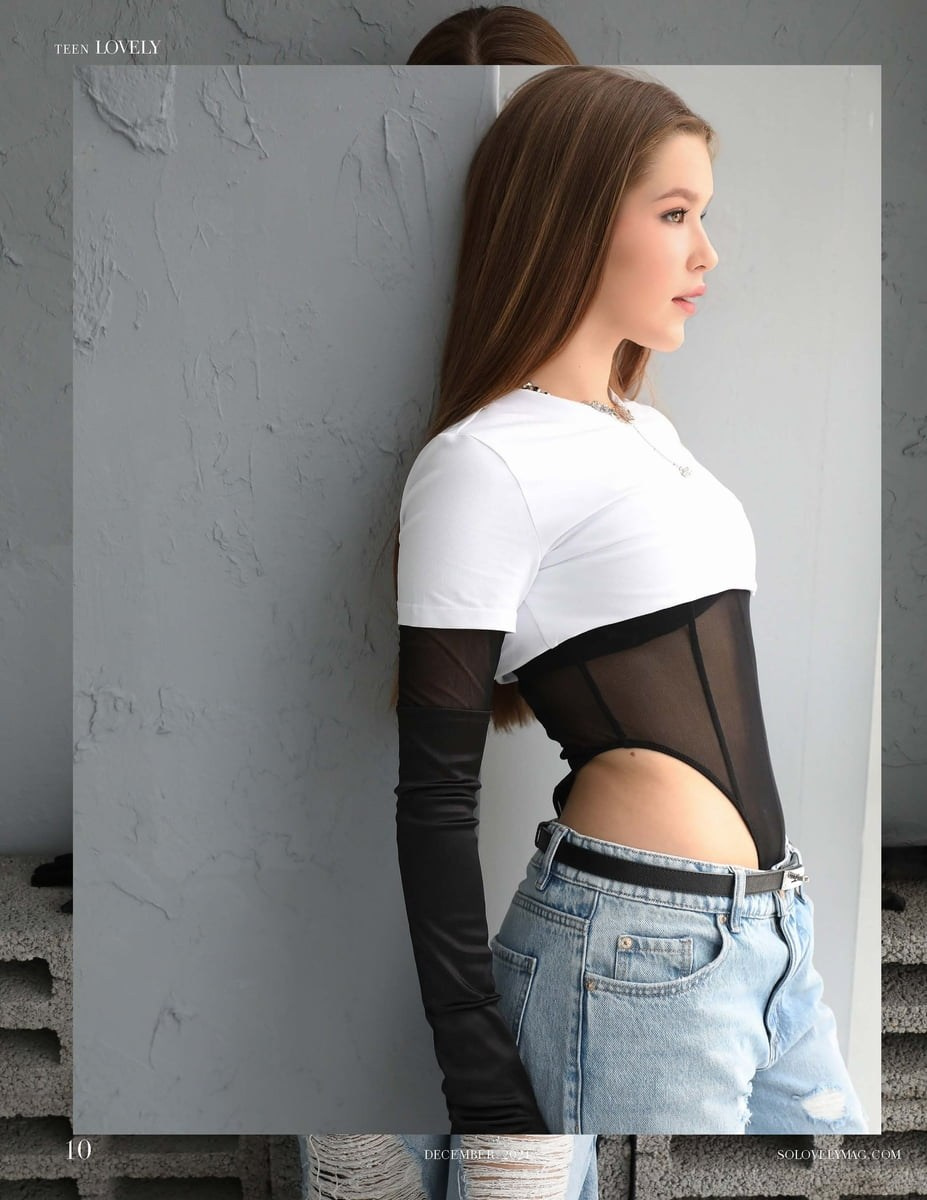 Моя работа на обложке испанского издания LOVELY Magazine. Стилист Анастасия Рашевская