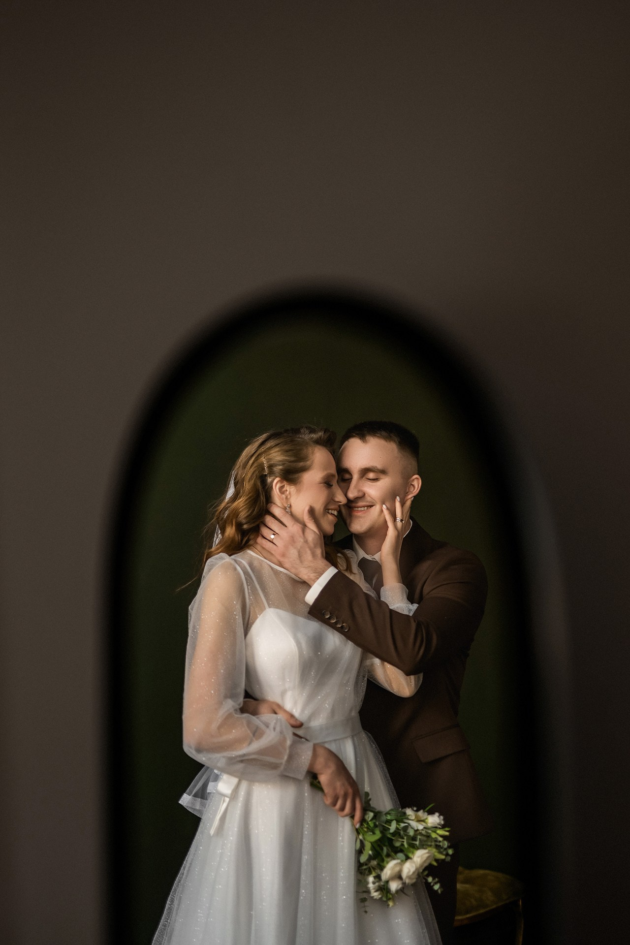 Свадебная фотосессия в фотостудии в Красноярске. 📸 Свадебный и семейный фотограф в Красноярске Тихомиров Евгений | 17 лет опыта | 800+ свадеб