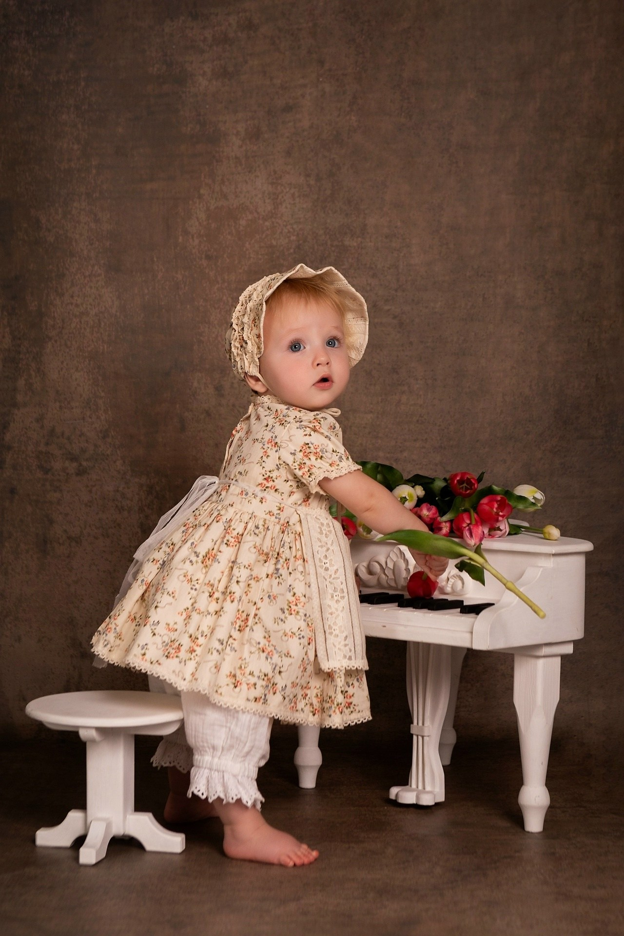 Фотозона с роялем. ФОТОГРАФ НА ГОДИК, БЕРЕМЕННОСТИ, НОВОРОЖДЕННЫХ, КРЕЩЕНИЯ МОСКВА