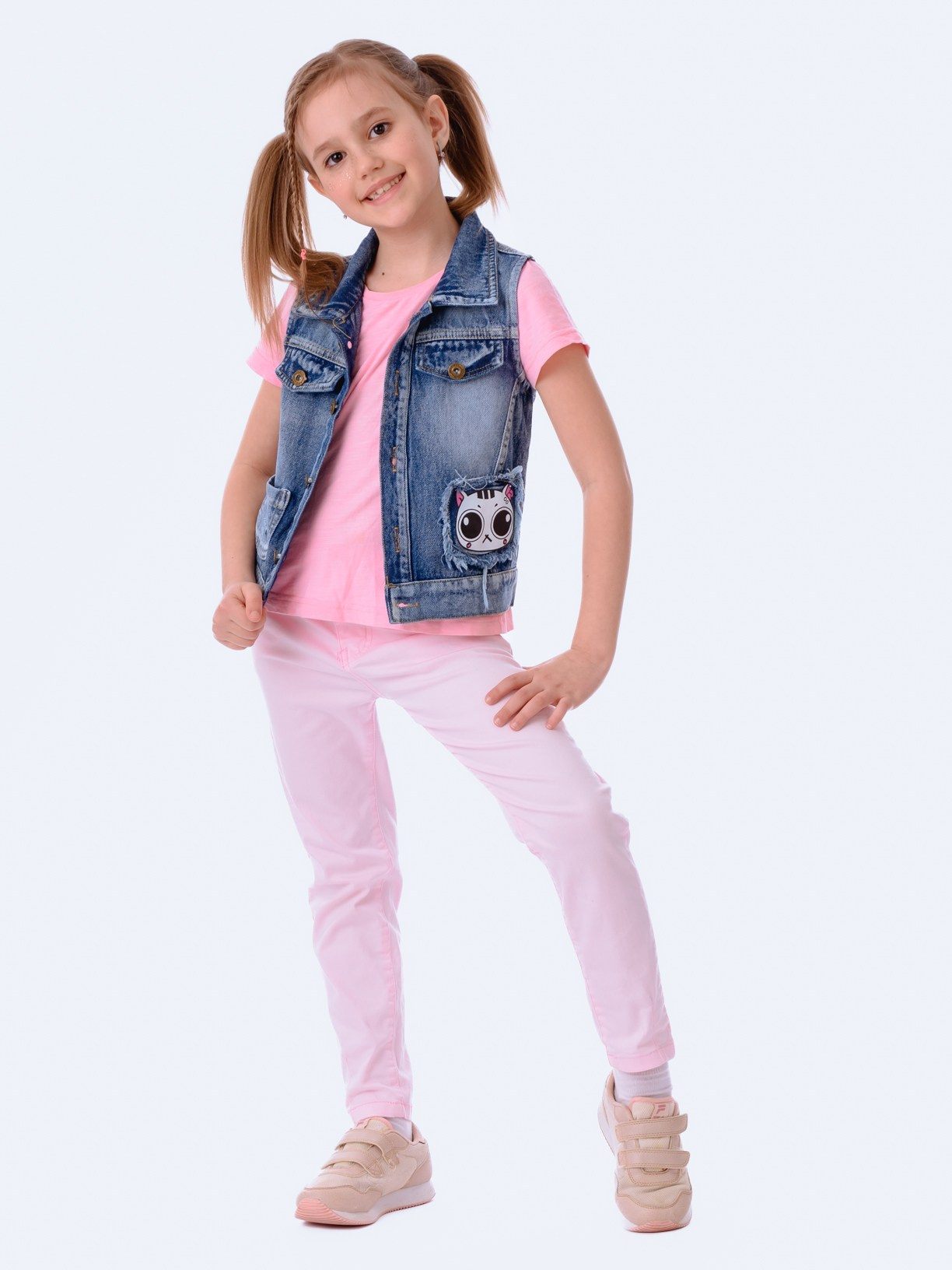 Детская фотосъемка для каталогов одежды и рекламы. Gramy-studio: фото, видео, инфографика и 3D визуализация для маркетплейсов