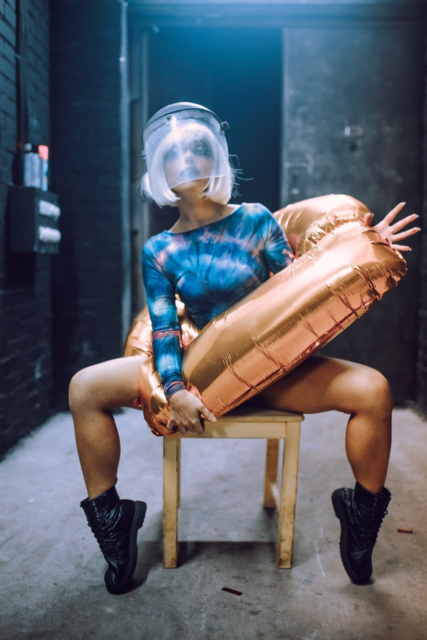 Современная концептуальная фотография о теле, уязвимости и идентичности. Визуальная практика на стиле честности, пост-иронии и искусства.Рекламная фотография, Концептуальная фотография, Современный художник, Психология, Коммерческий фотограф, Репортажный фотограф, Стрит фотография, Арт, Сюрреализм, Мобильная фотография, Снято на айфон, Дима Бурза