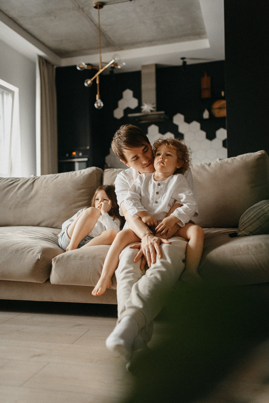 Костя, Яна, Кристина, Леон | дома