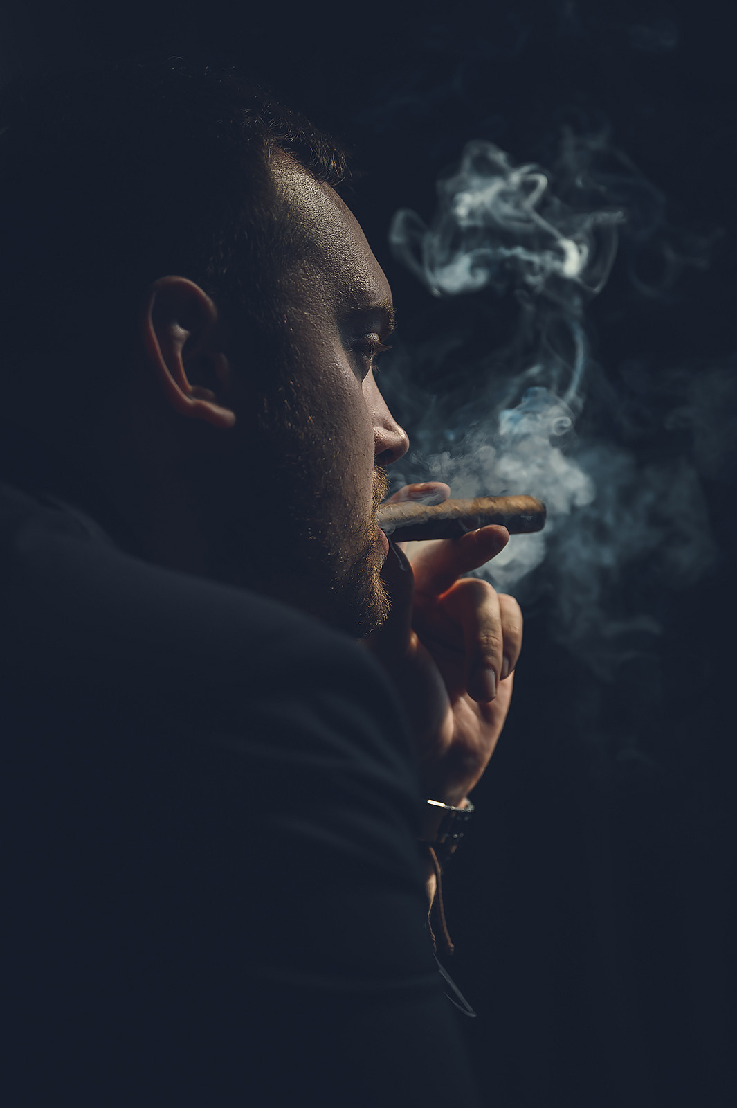 Мужской студийный портрет. Фотограф Светозар Андреев