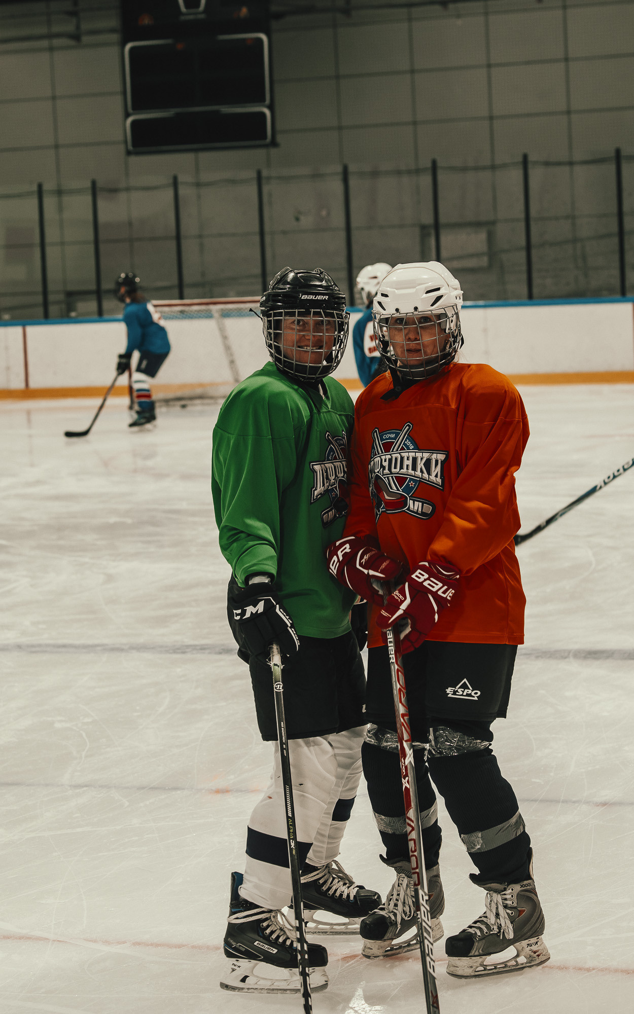 Деффчонки — хоккеистки: первая женская команда в Сочи. Фотограф в Сочи Елена Лисотина. Фототуры в Сочи