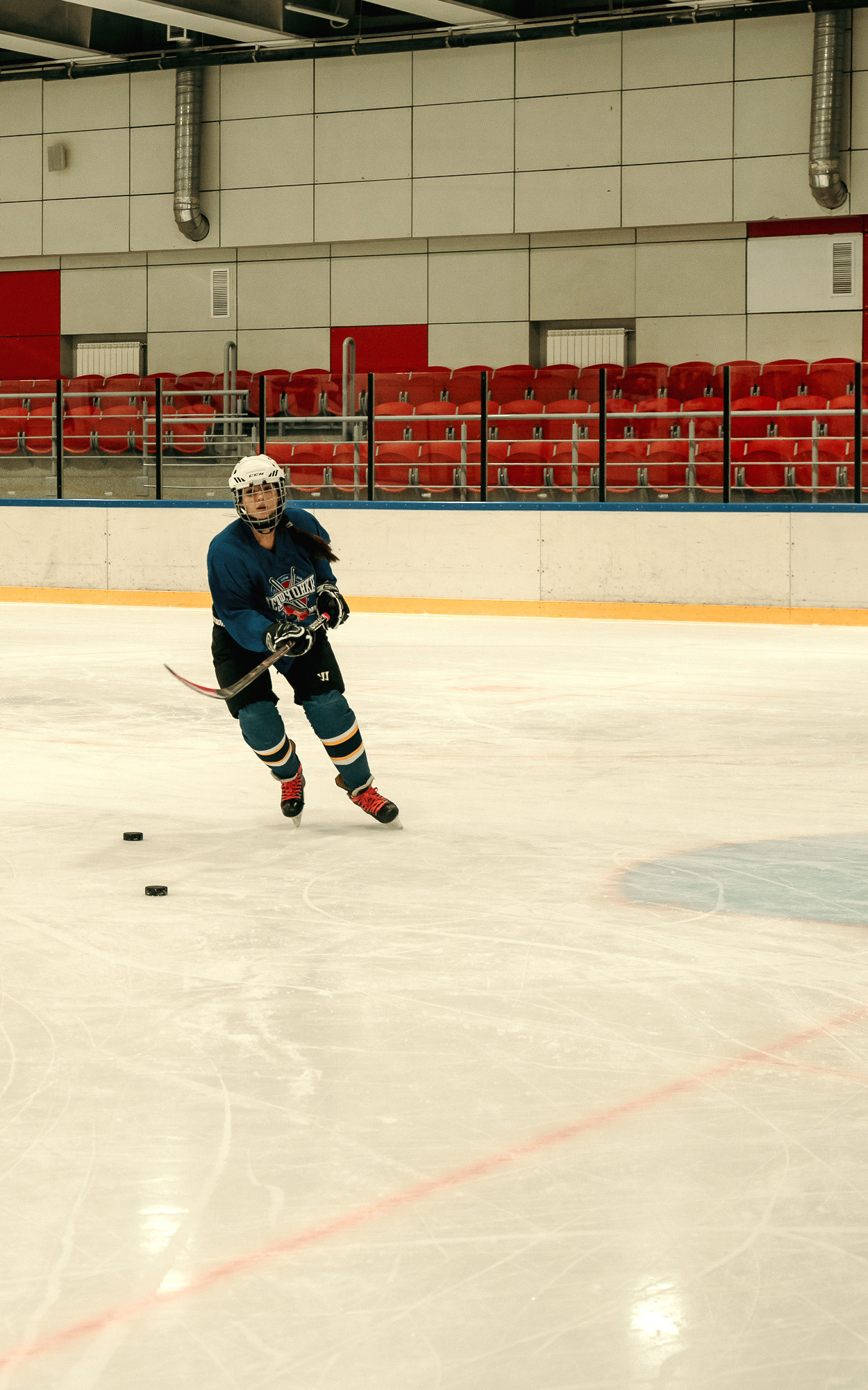 Деффчонки — хоккеистки: первая женская команда в Сочи. Фотограф в Сочи Елена Лисотина. Фототуры в Сочи