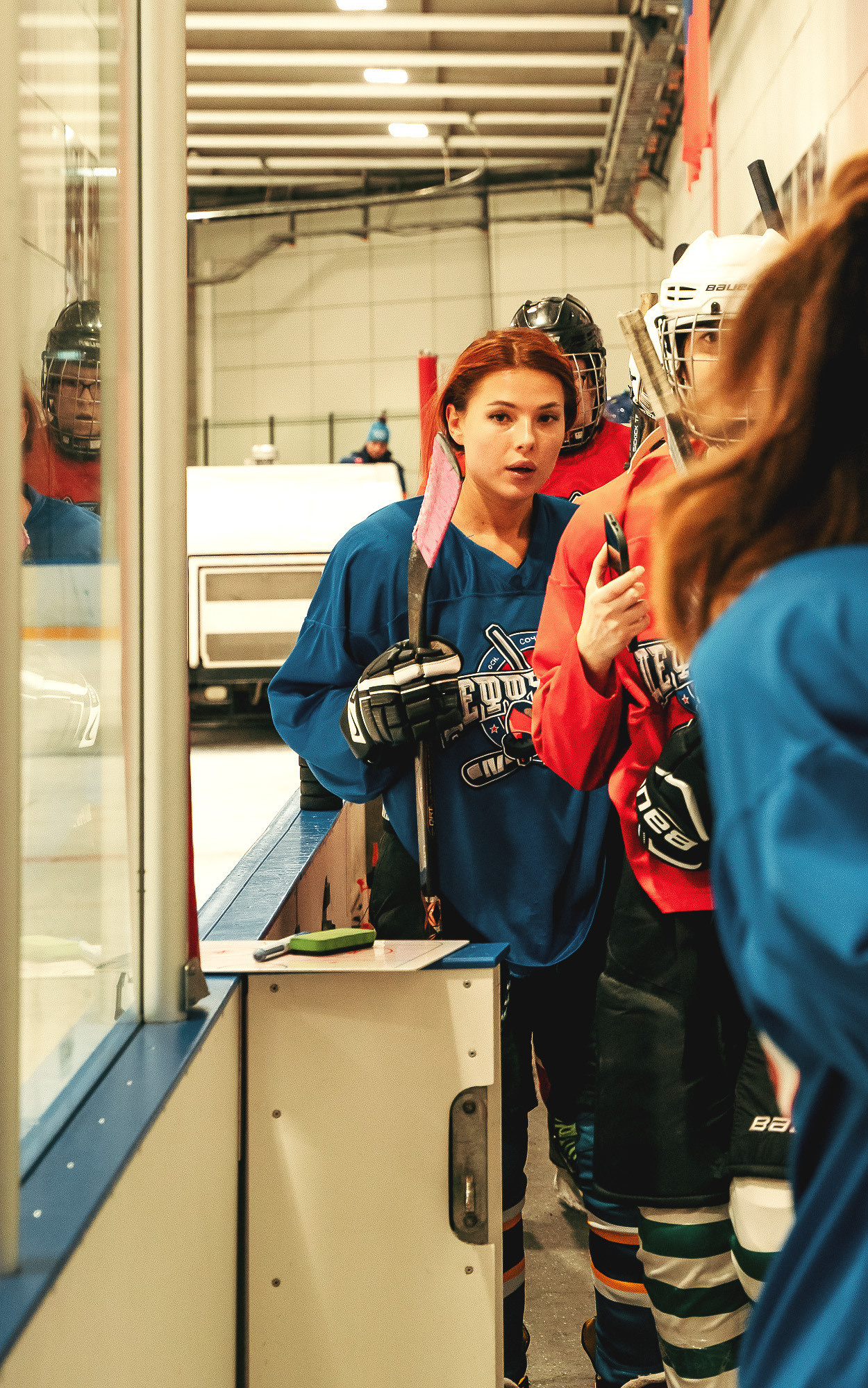 Деффчонки — хоккеистки: первая женская команда в Сочи. Фотограф в Сочи Елена Лисотина. Фототуры в Сочи