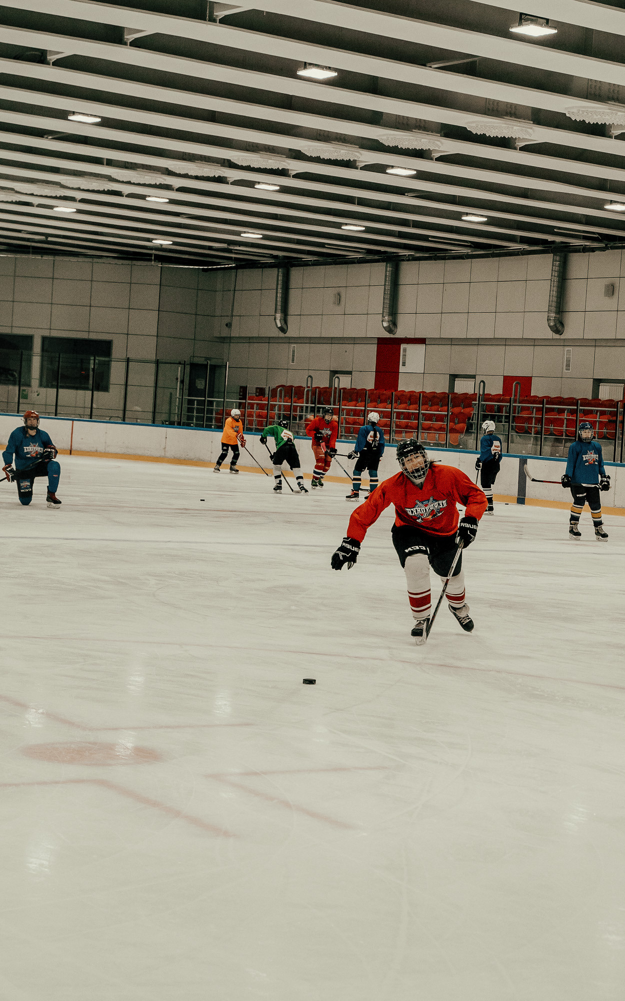 Деффчонки — хоккеистки: первая женская команда в Сочи. Фотограф в Сочи Елена Лисотина. Фототуры в Сочи