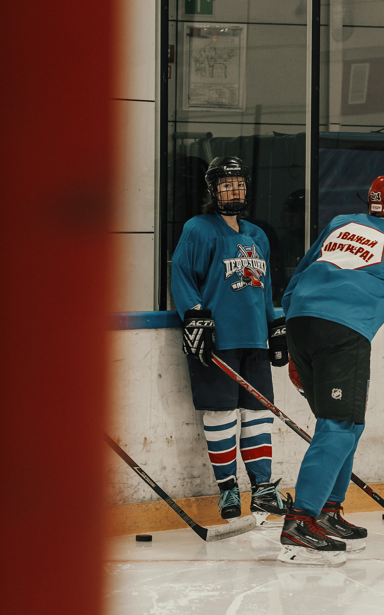 Деффчонки — хоккеистки: первая женская команда в Сочи. Фотограф в Сочи Елена Лисотина. Фототуры в Сочи