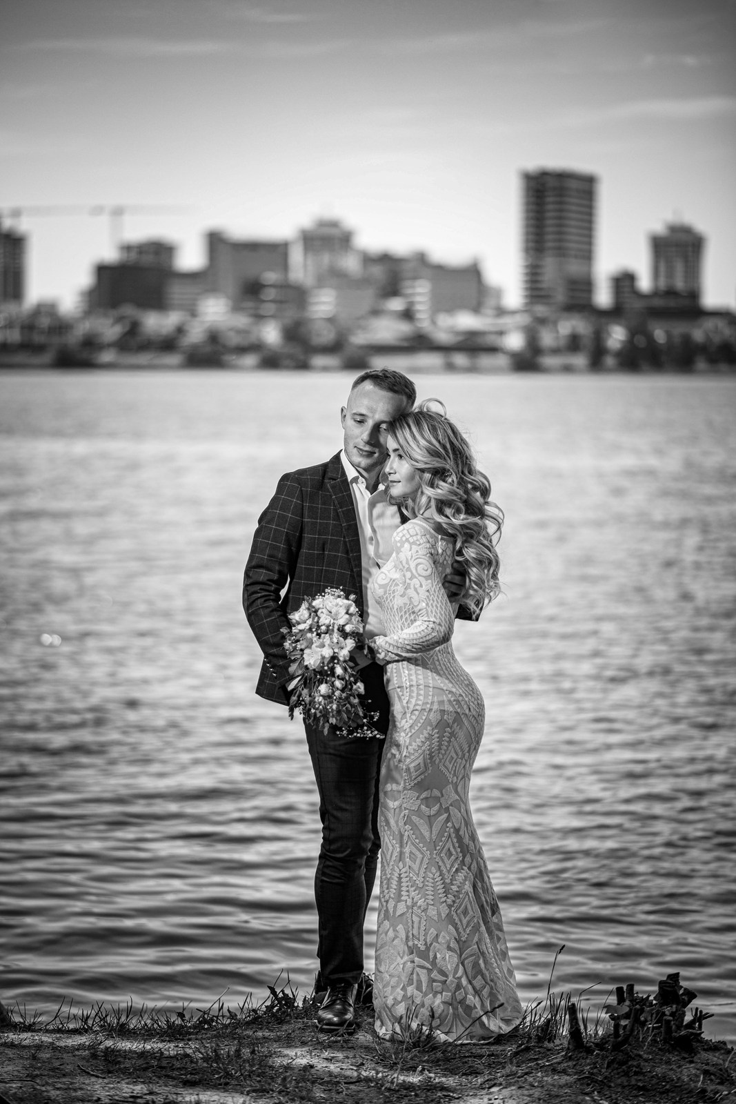 Свадебная фотосессия. Компания и фотошкола по созданию контента в Москве