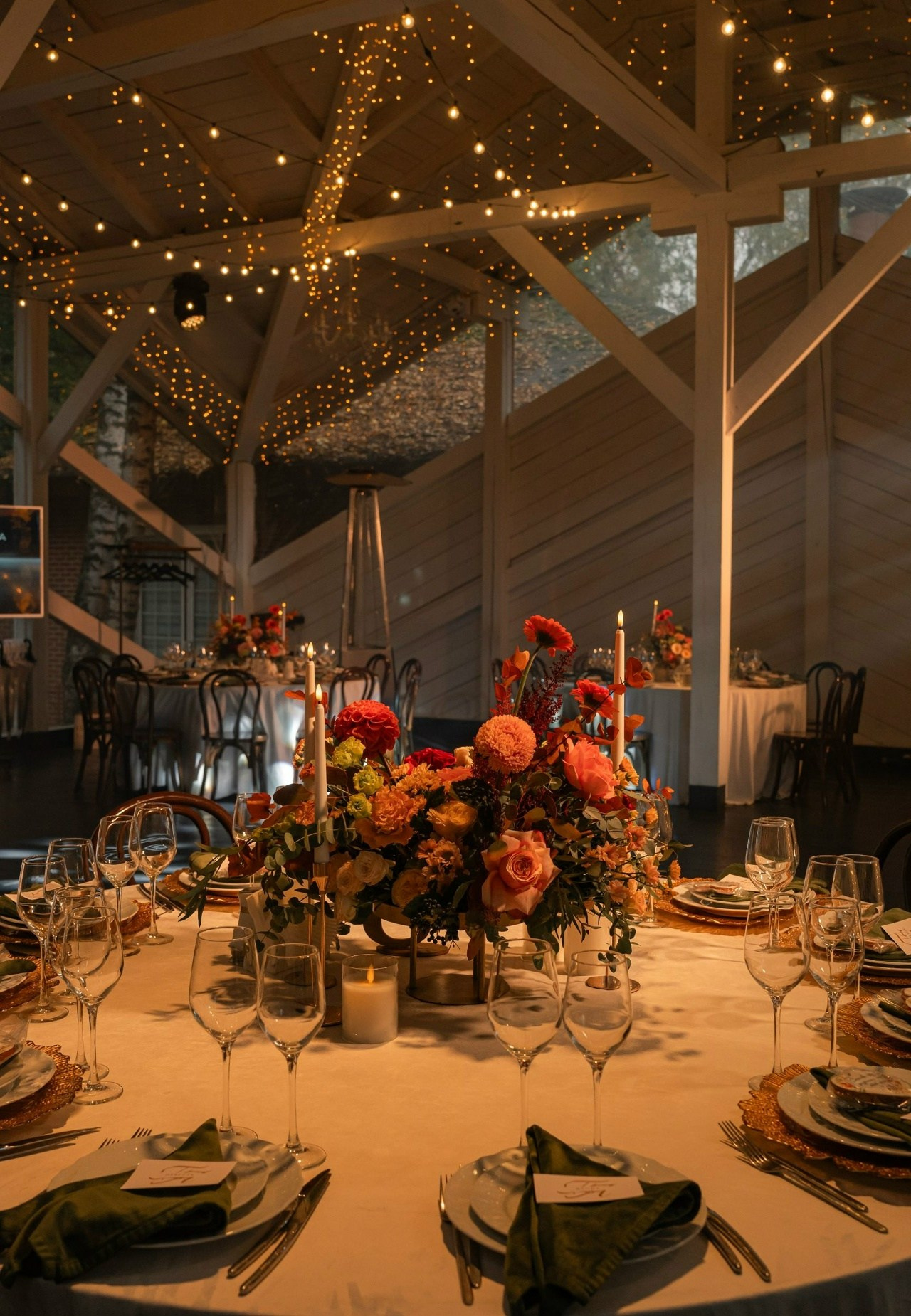 Декор Джуси роуз. Подрядчики и друзья сети свадебных площадок House for wedding