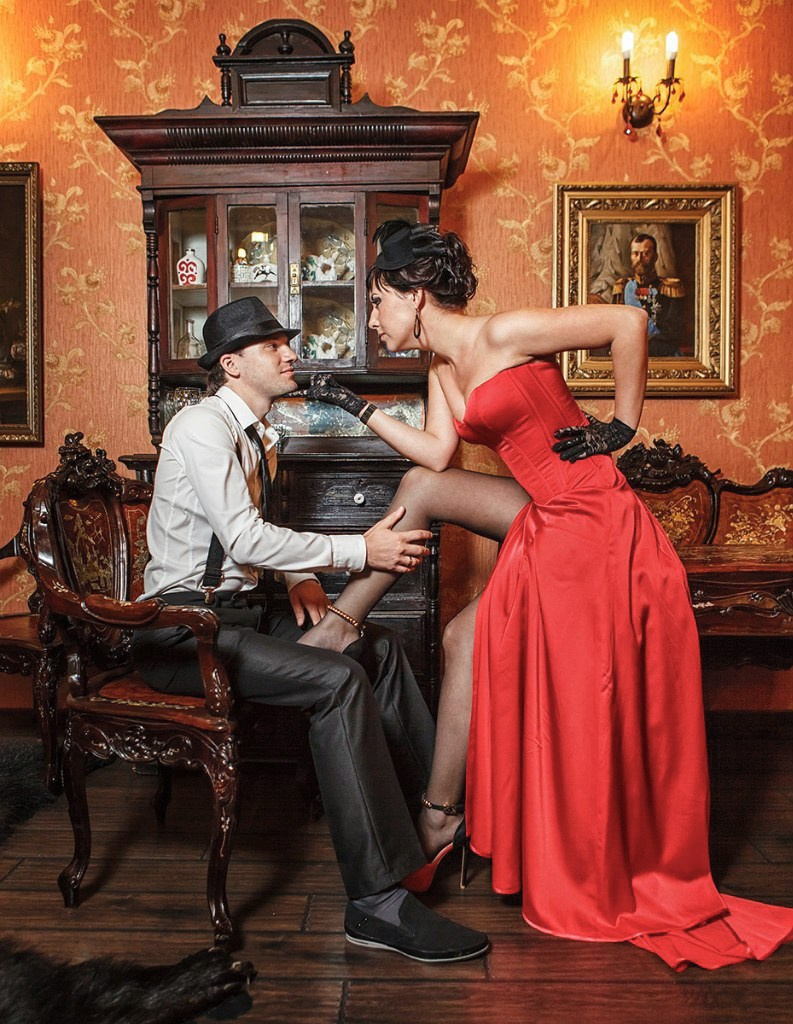 Свадебная фотосессия в Красноярске лучший фотограф свадьба Красноярск невеста свадебное платье жених визажист причёска макияж идея места образ пример красивая фото позы для свадебной фотосессии фотография декор агентство организация цены описание услуги ведущий тамада заказать забронировать стилист 