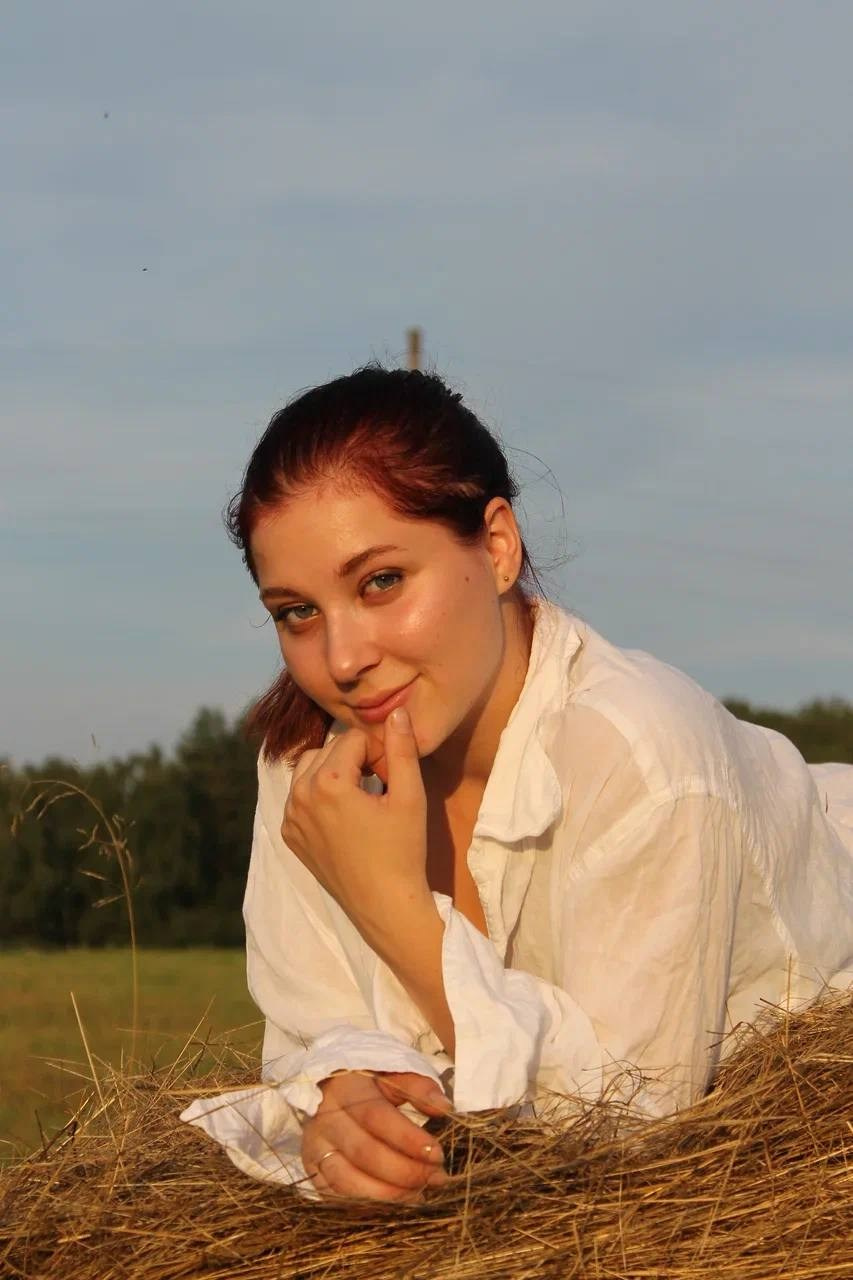 «Девушка и сено». Anastasiabraga.sheisart