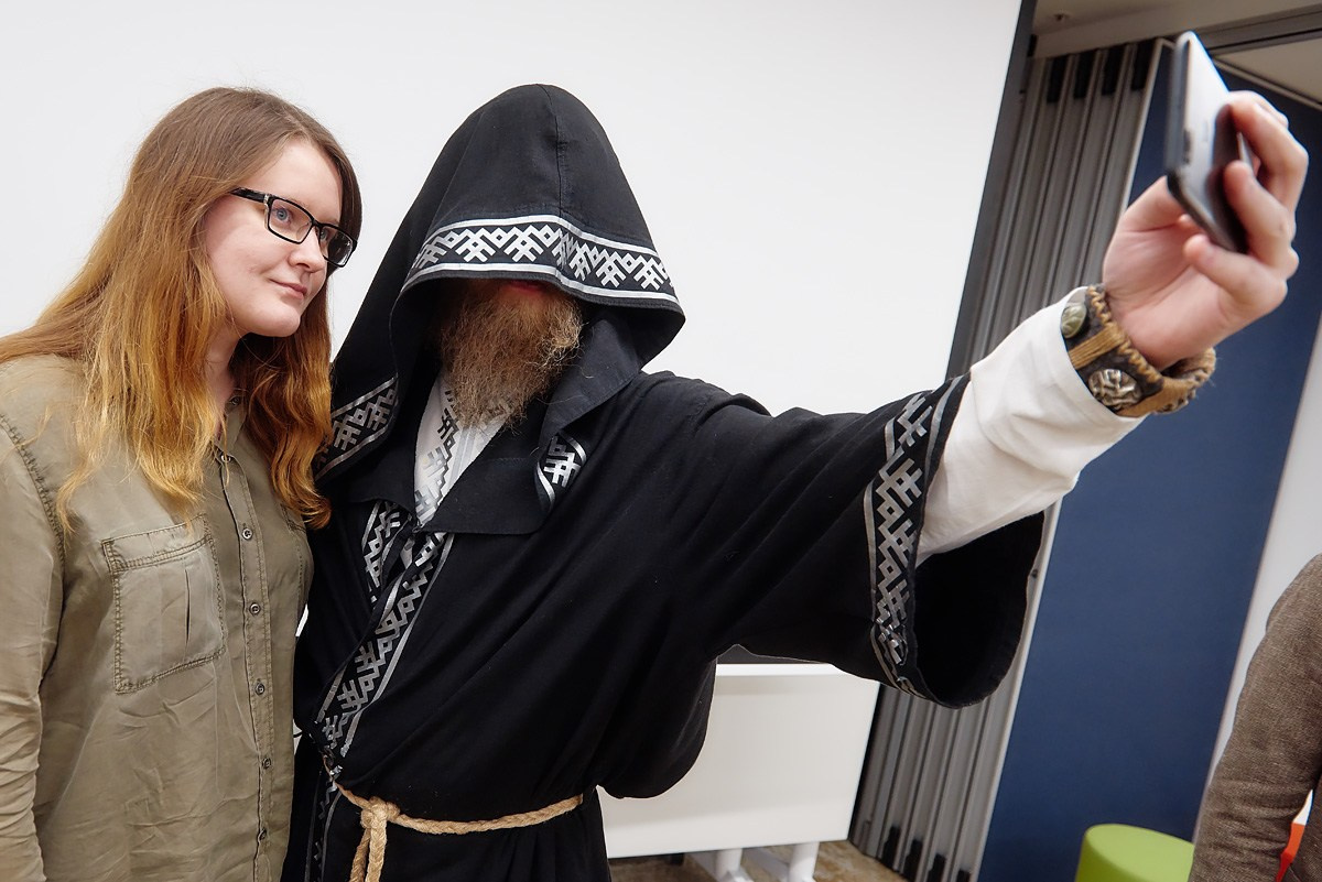 Нейромонах Феофан в Avito. Репортажный фотограф в Москве Вадим Францев