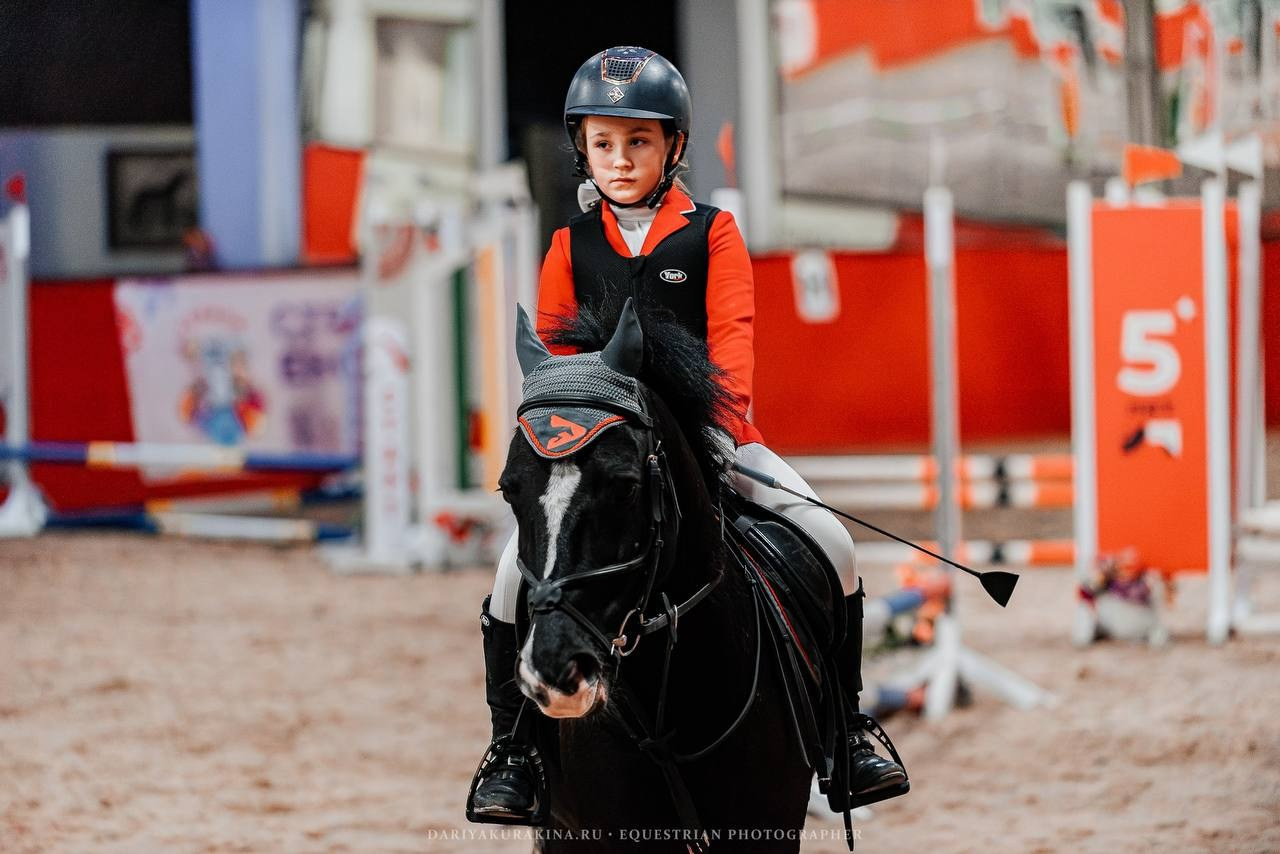 КОНКУР в КЦ ИЗМАЙЛОВО, III ЭТАП «ЗОЛОТОЕ СТРЕМЯ». Куракина Дарья • Конный фотограф