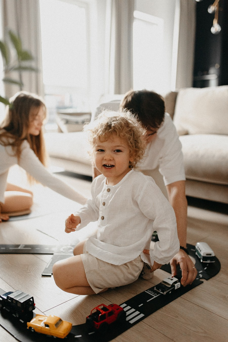 Костя, Яна, Кристина, Леон | дома