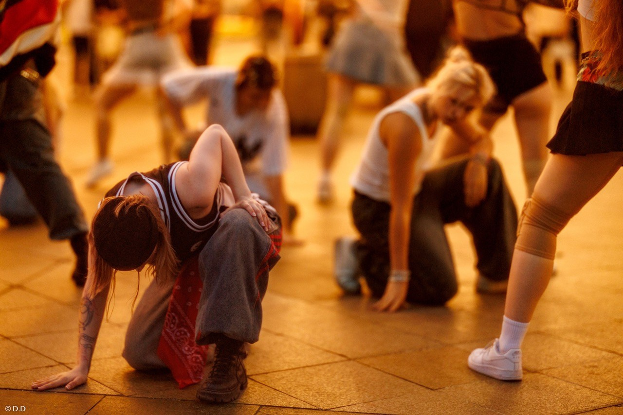 Cover dance in public'. Различные мероприятия и просто фотографии людей
