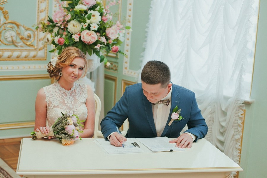 Свадебная прогулка по Санкт-Петербургу. Фотограф крещение венчание в Петербурге! Помогает подобрать храм и посоветовал душевного батюшку в СПб