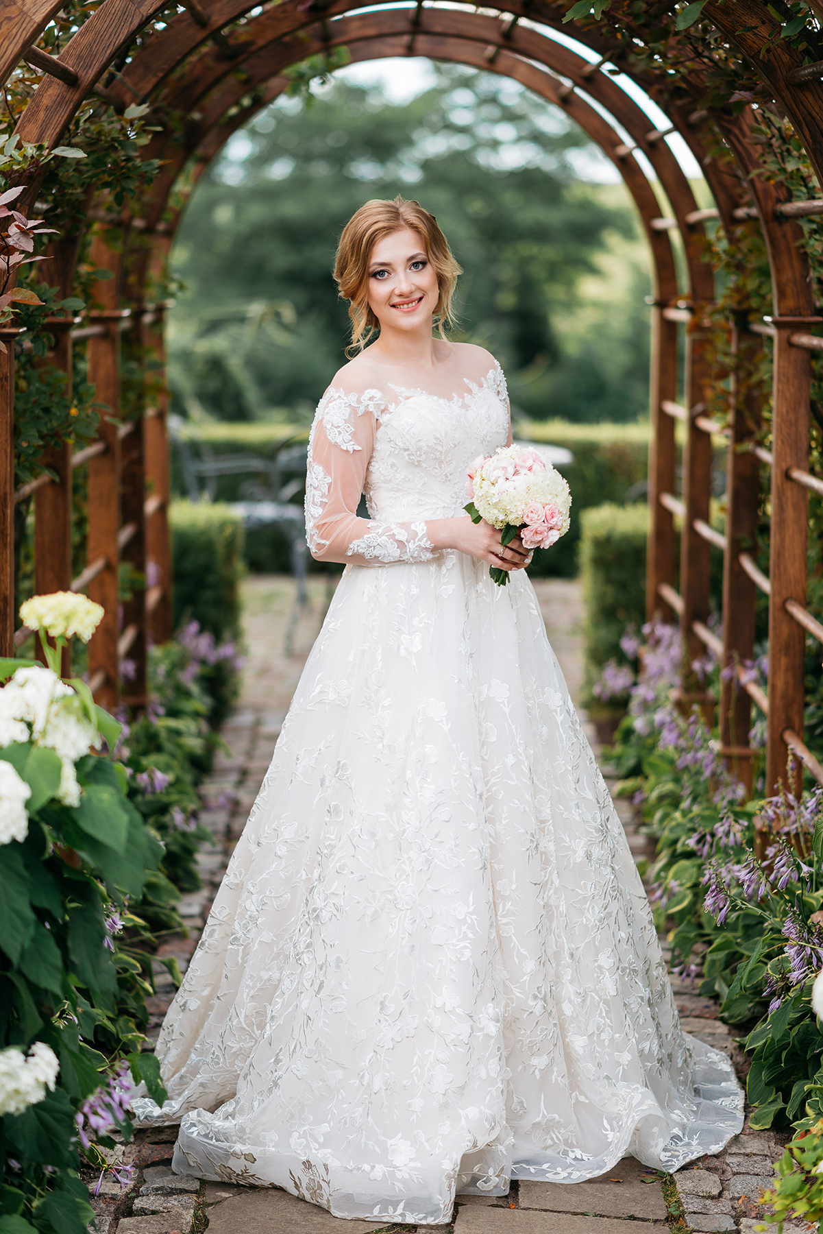 Владимир и Мария. Олег и Мария Ивановы фотограф и видеограф в Пскове Санкт - Петербурге