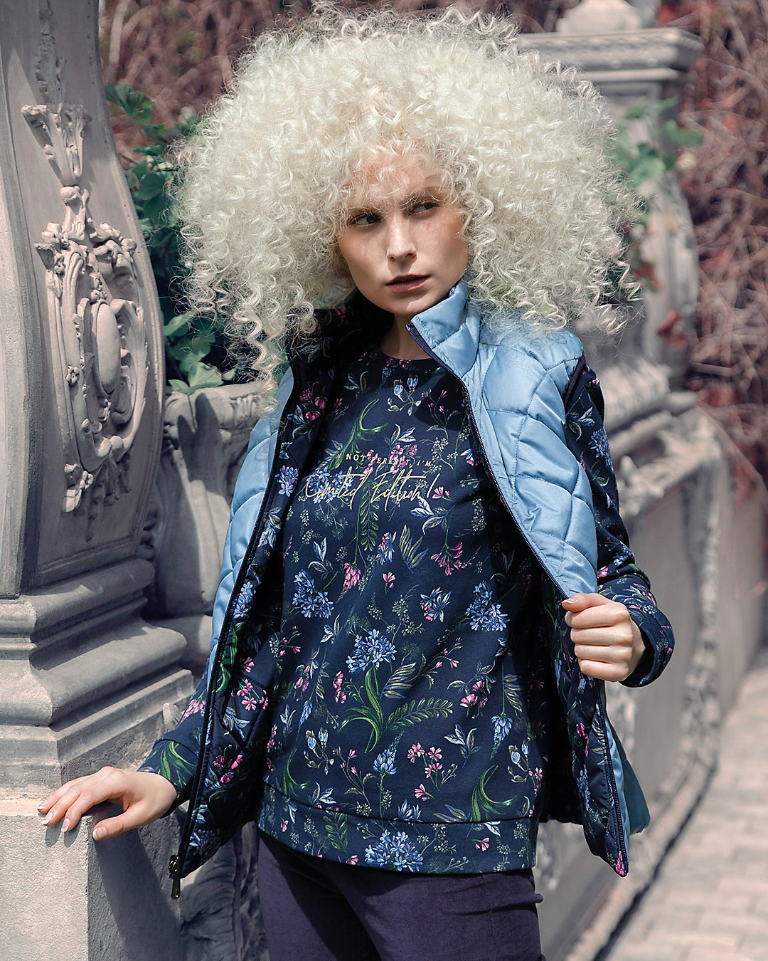 Имиджевая фэшн съемка одежды: кампейн, лукбук, эдиториал, Новосибирск. Съемка фото и видео для маркетплейсов Вайлдберриз, Озон в Новосибирске