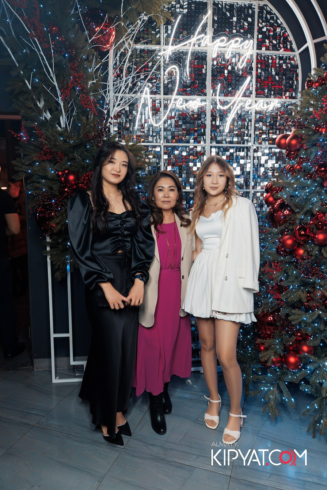 FRIENDS BAR & TERRACE. КИПЯТКОМ АЛМАТЫ!