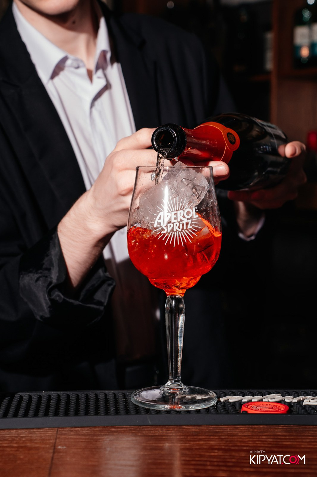 LAUREATE GRAND CAFÉ. КИПЯТКОМ АЛМАТЫ!