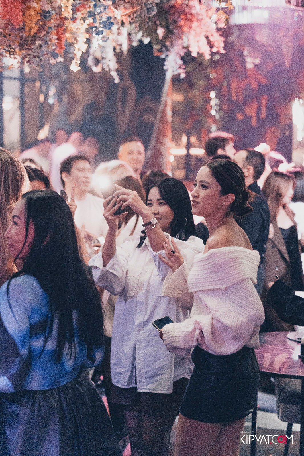 FRIENDS BAR & TERRACE. КИПЯТКОМ АЛМАТЫ!