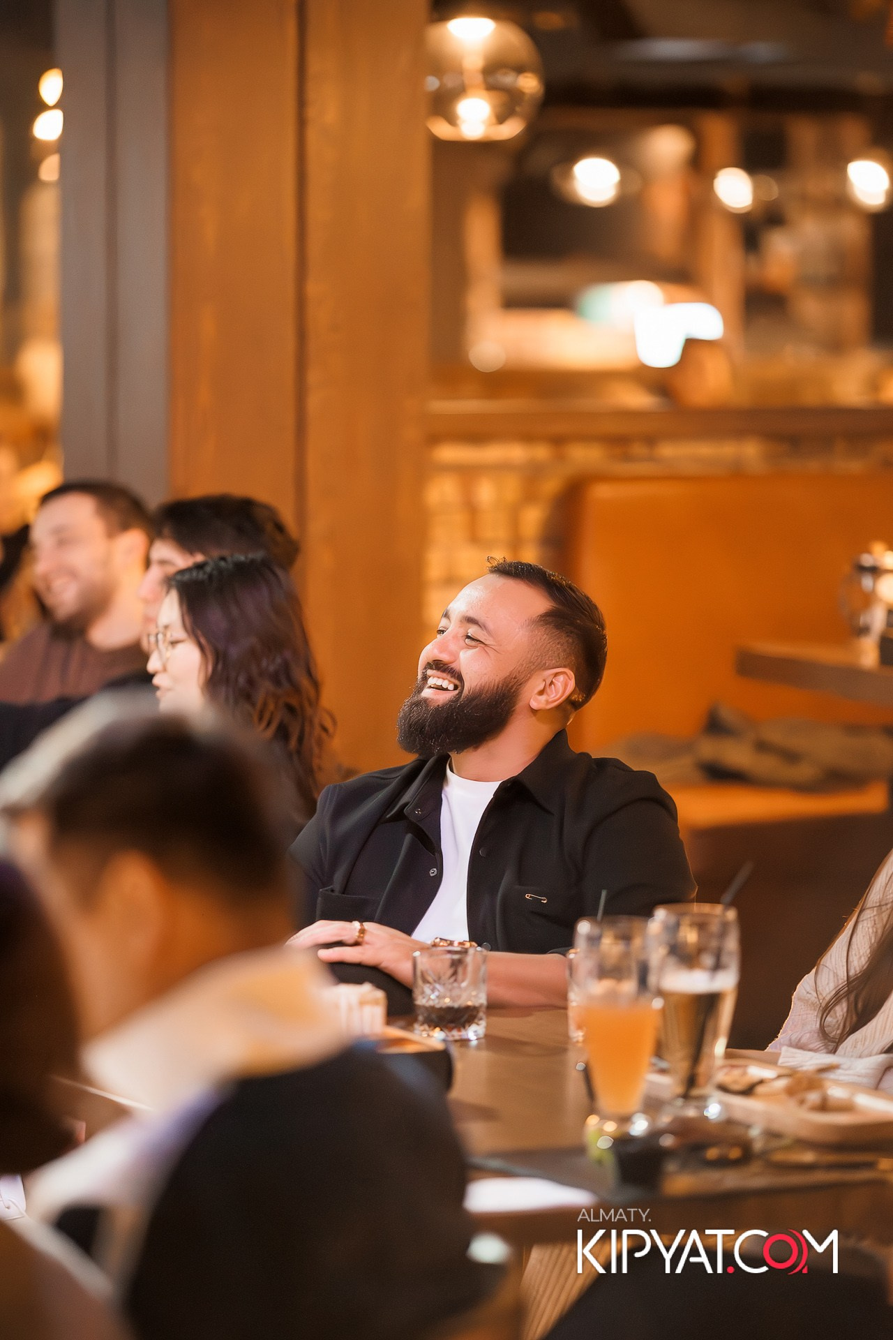 СОЛЬНЫЙ СТЕНДАП КОНЦЕРТ АЛЕКСАНДРА МЕРКУЛЬ. КИПЯТКОМ АЛМАТЫ!