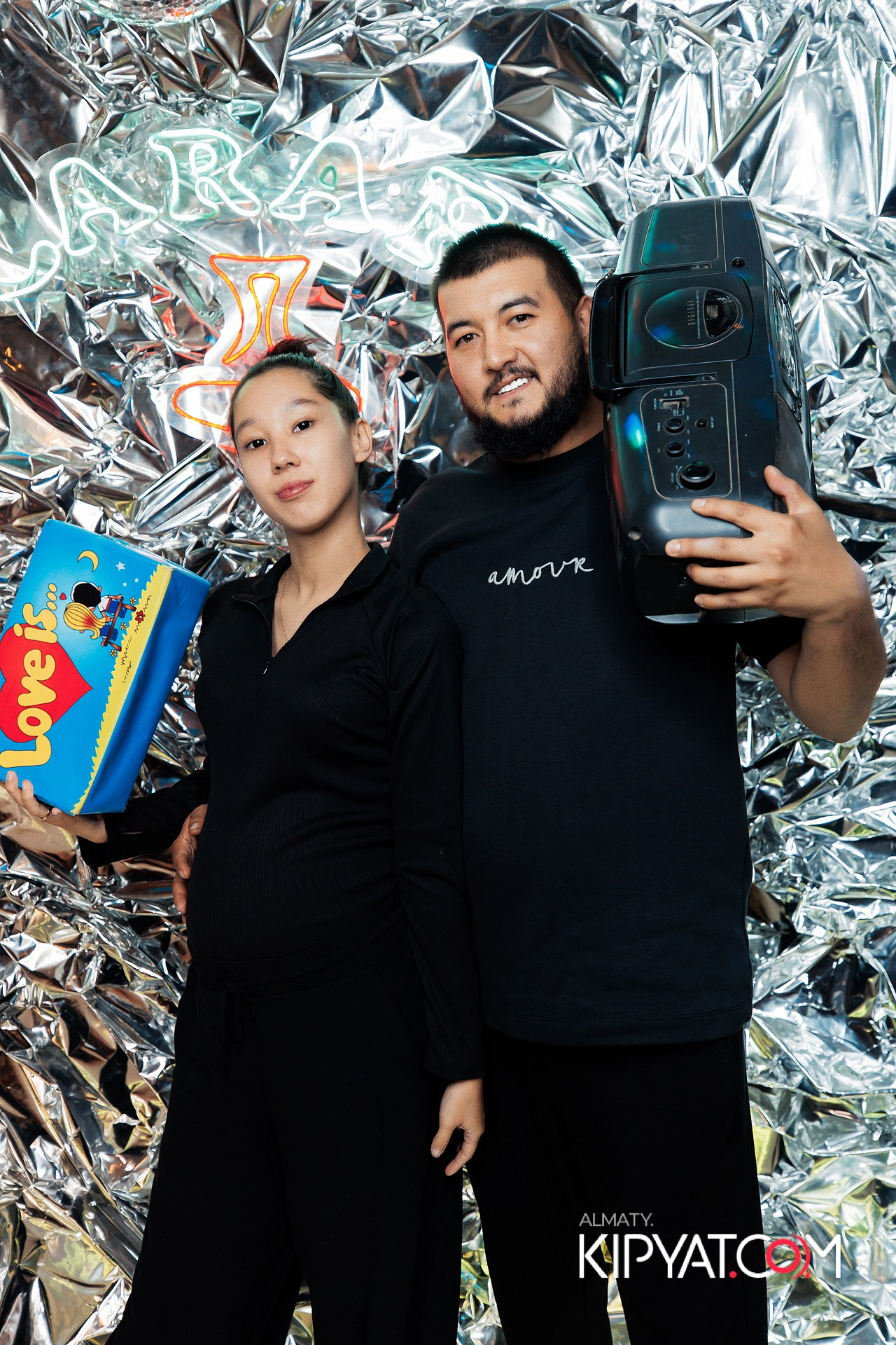 ВЕЧЕРИНКА 90Х КАФЕ CARAFE. КИПЯТКОМ АЛМАТЫ! Фотосъемка мероприятий в Алматы