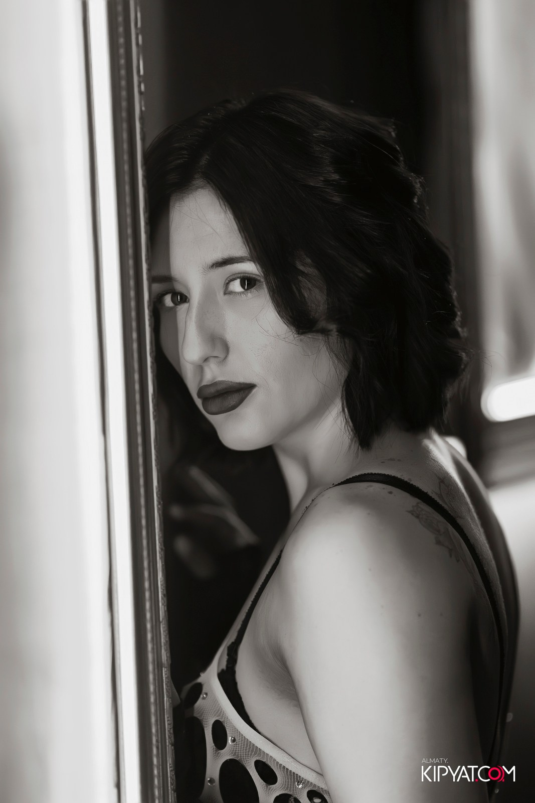 UYAT EMES BAR. КИПЯТКОМ АЛМАТЫ!