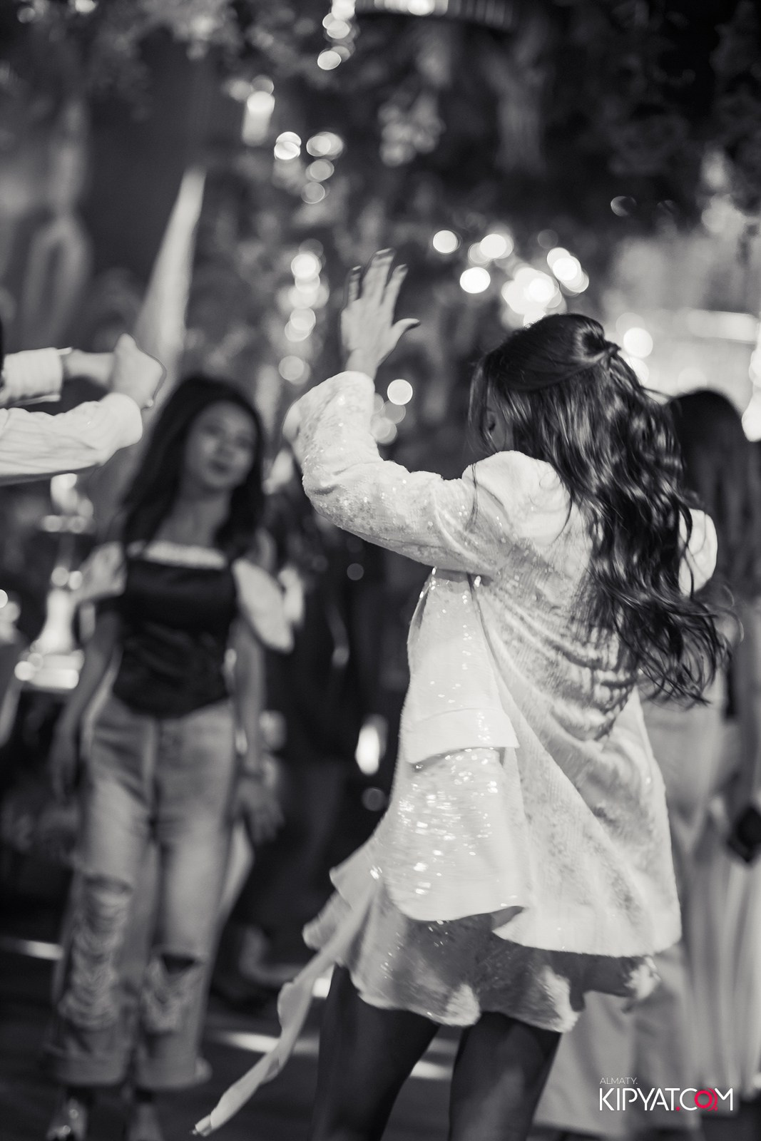 FRIENDS BAR & TERRACE. КИПЯТКОМ АЛМАТЫ!