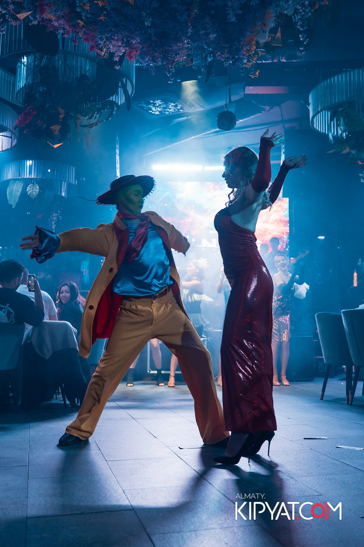 FRIENDS BAR & TERRACE. КИПЯТКОМ АЛМАТЫ!