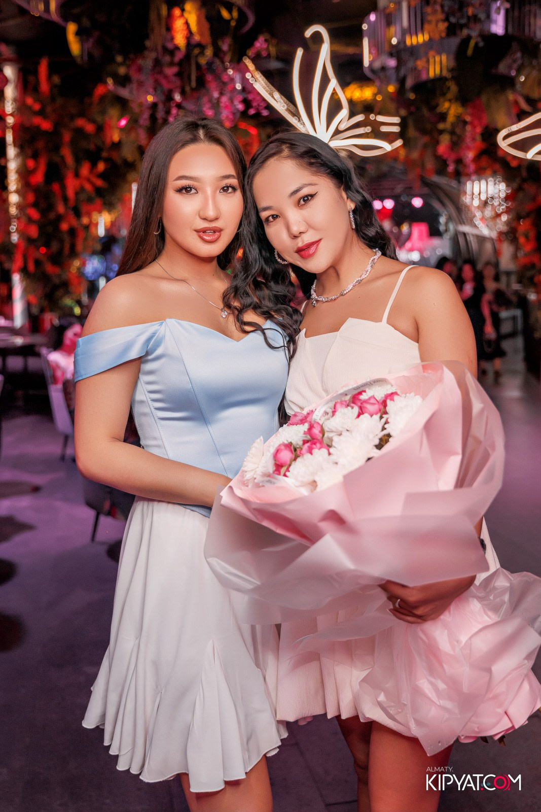 FRIENDS BAR & TERRACE. КИПЯТКОМ АЛМАТЫ!