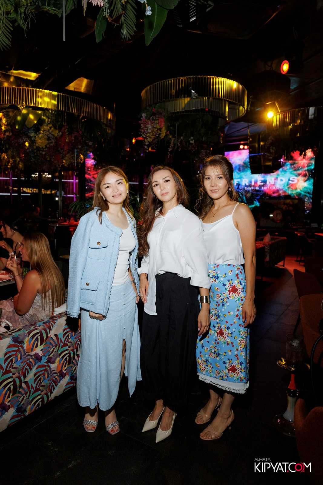 FRIENDS BAR & TERRACE. КИПЯТКОМ АЛМАТЫ! Фотосъемка мероприятий в Алматы