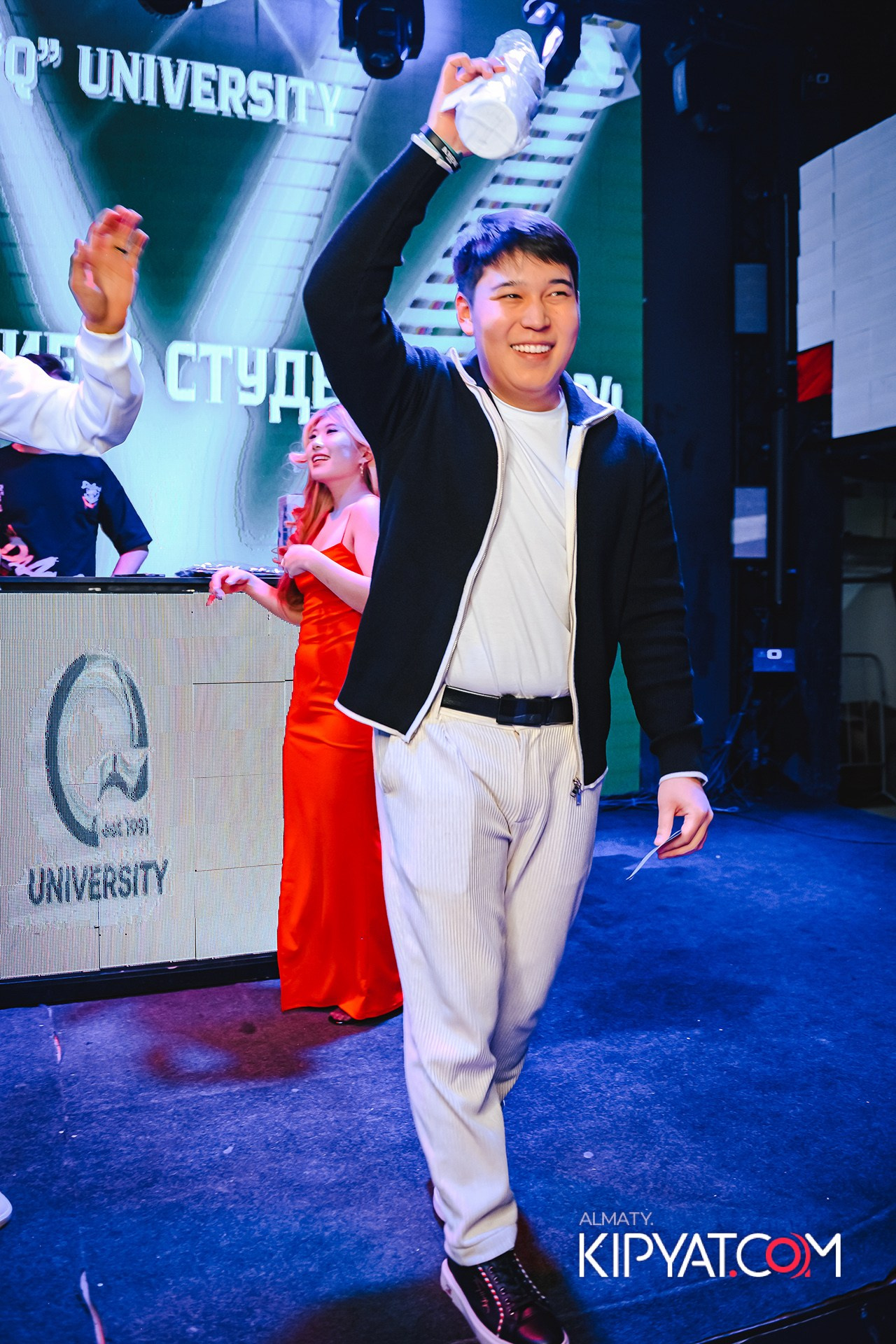 ПОСВЯЩЕНИЕ В СТУДЕНТЫ ''Q'' UNIVERSITY. КИПЯТКОМ АЛМАТЫ!