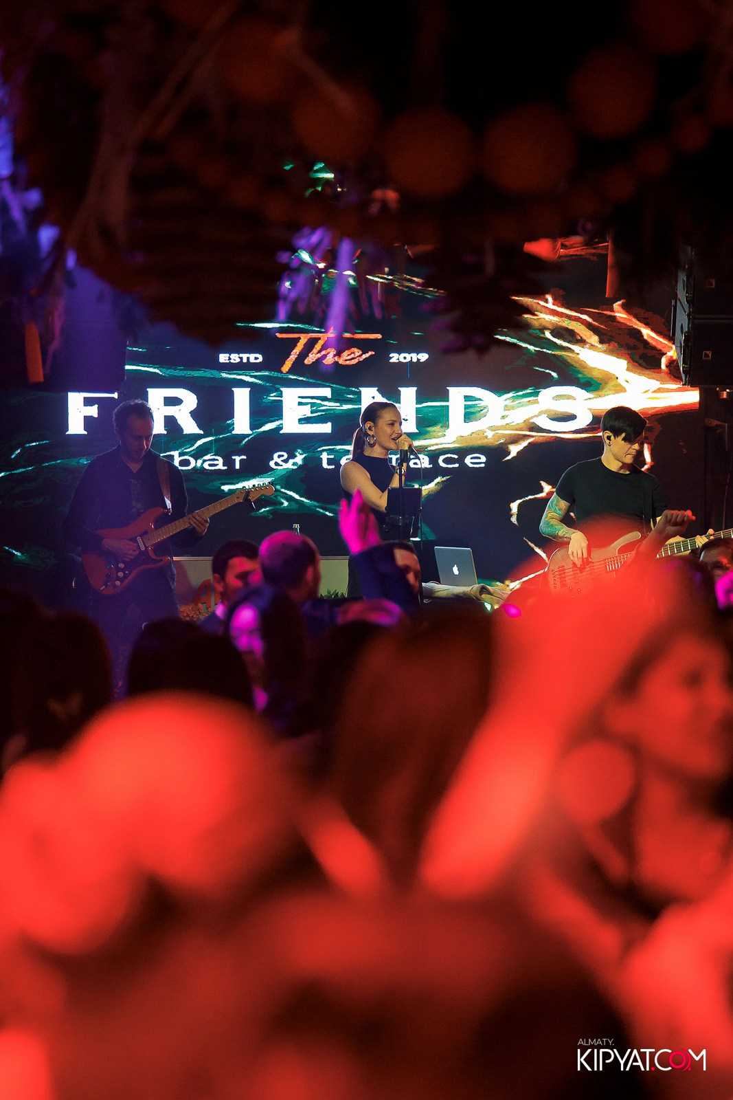 FRIENDS BAR & TERRACE. КИПЯТКОМ АЛМАТЫ! Фотосъемка мероприятий в Алматы