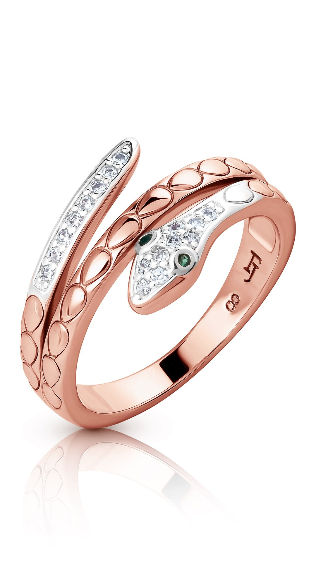 Фотосъемка золотого кольца в виде змеи на белом фоне для каталога или маркетплейса