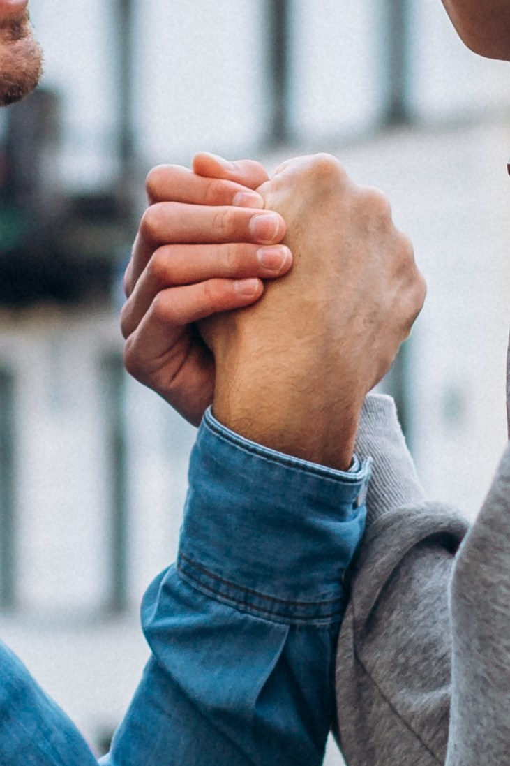 Анна с семьей в августе. Фотопрогулка в Петербурге. Индивидуальный и семейный фотограф в Санкт-Петербурге