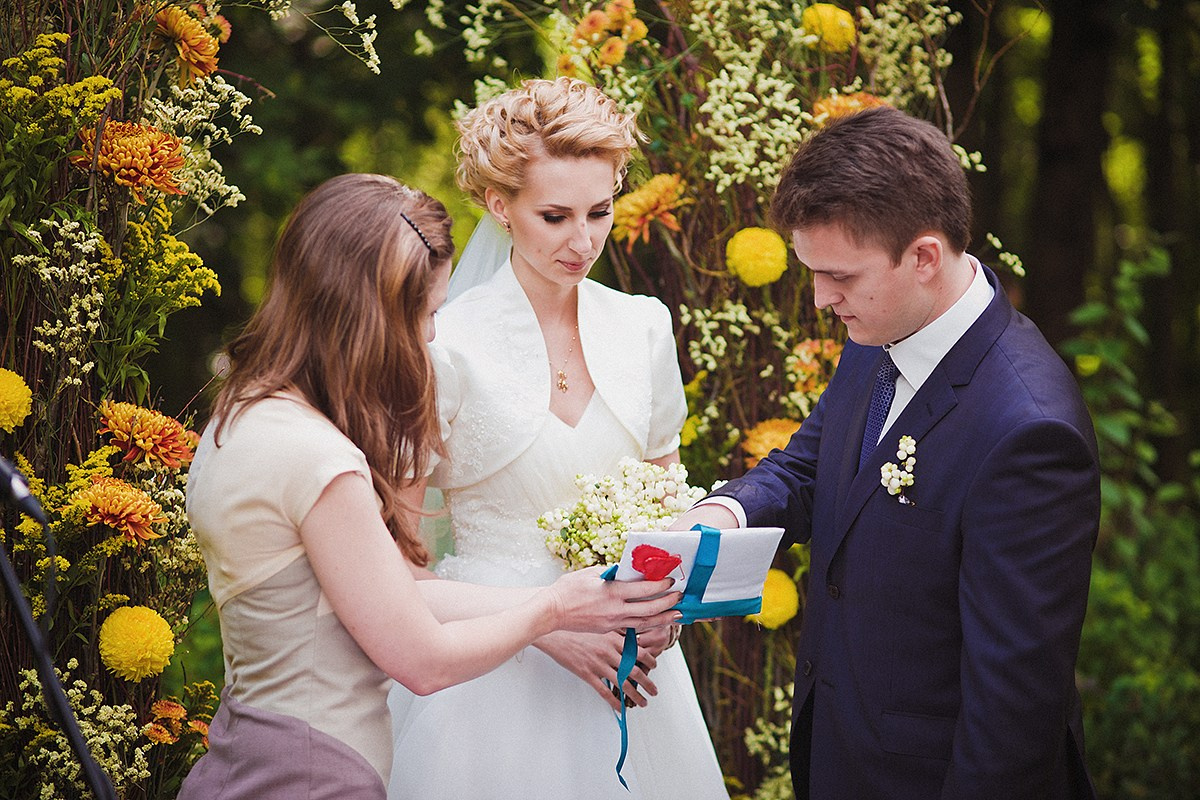 Свадебная прогулка Алекса и Даши. Фотограф крещение венчание в Петербурге! Помогает подобрать храм и посоветовал душевного батюшку в СПб