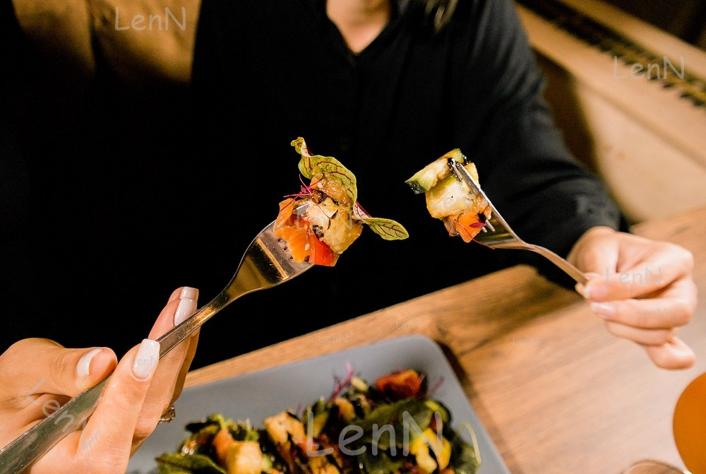 Фото-контент для кафе и ресторанов. AI Фотограф Краснодар: мужские и женские фотосессии, стилизация съемки. Нейро-фотосессии онлайн