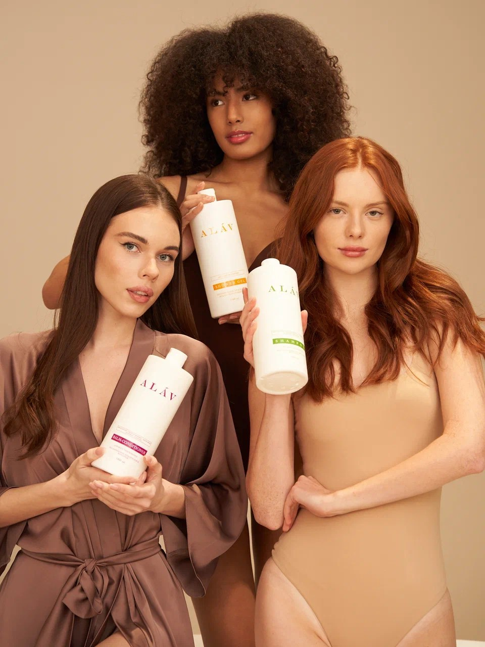 Снимем одежду и косметику для Ozon/WB: предметка на белом фоне и с моделями организуем съемки за 1 день