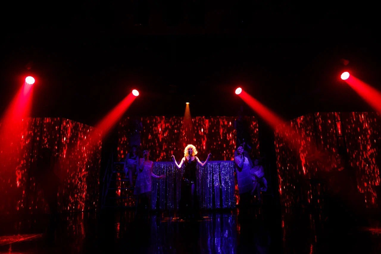 В ДЖАЗЕ ТОЛЬКО ДЕВУШКИ (1)