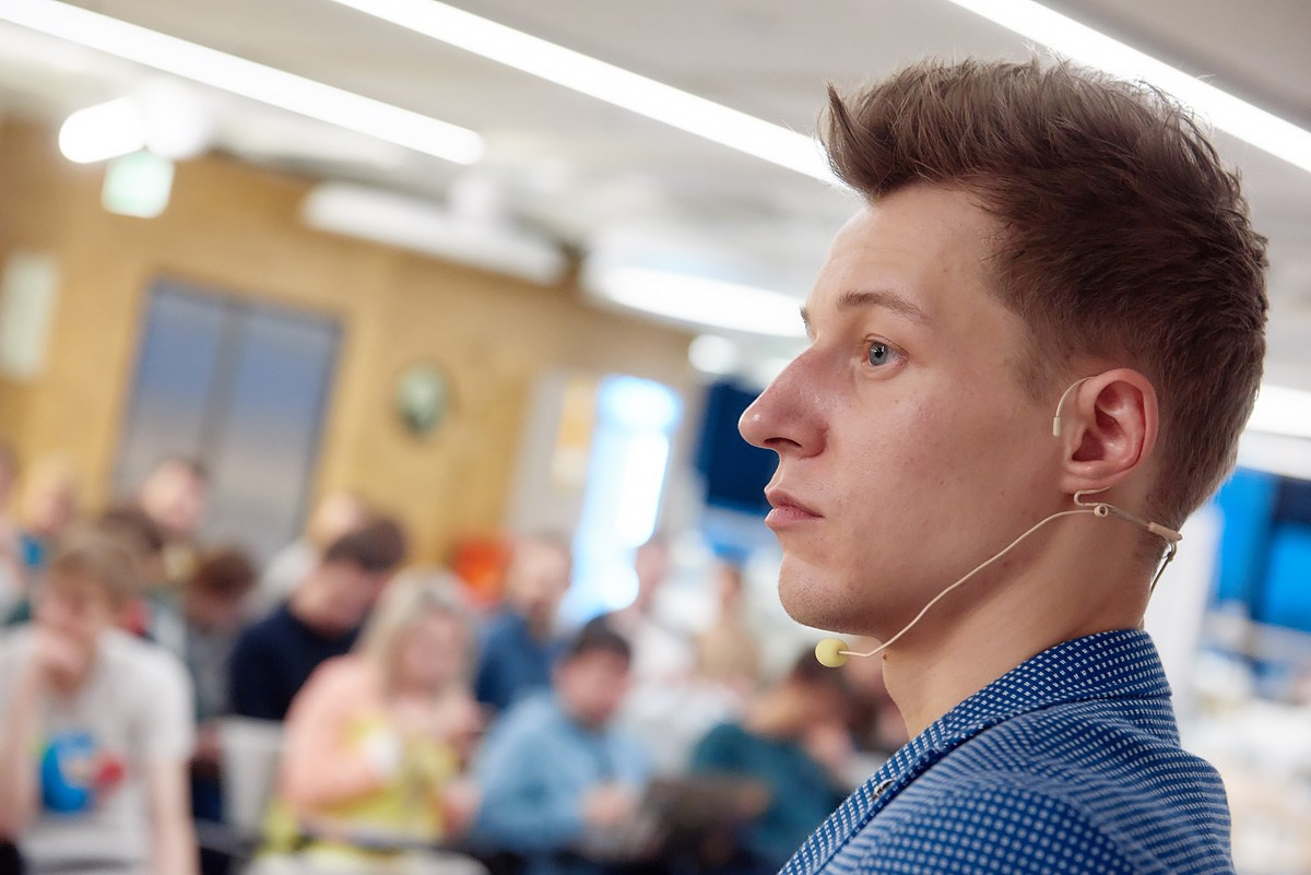 Нейромонах Феофан в Avito. Репортажный фотограф в Москве Вадим Францев